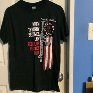 Gildan T-shirt “When tyranny becomes law Rebellion becomes Duty” Size M